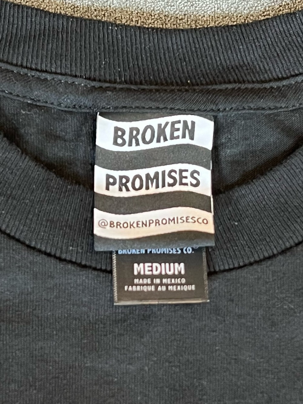 Broken Promises T-Shirt Size Medium Delete My Number Skeleton Grim Reaper Phone - Picture 5 of 5